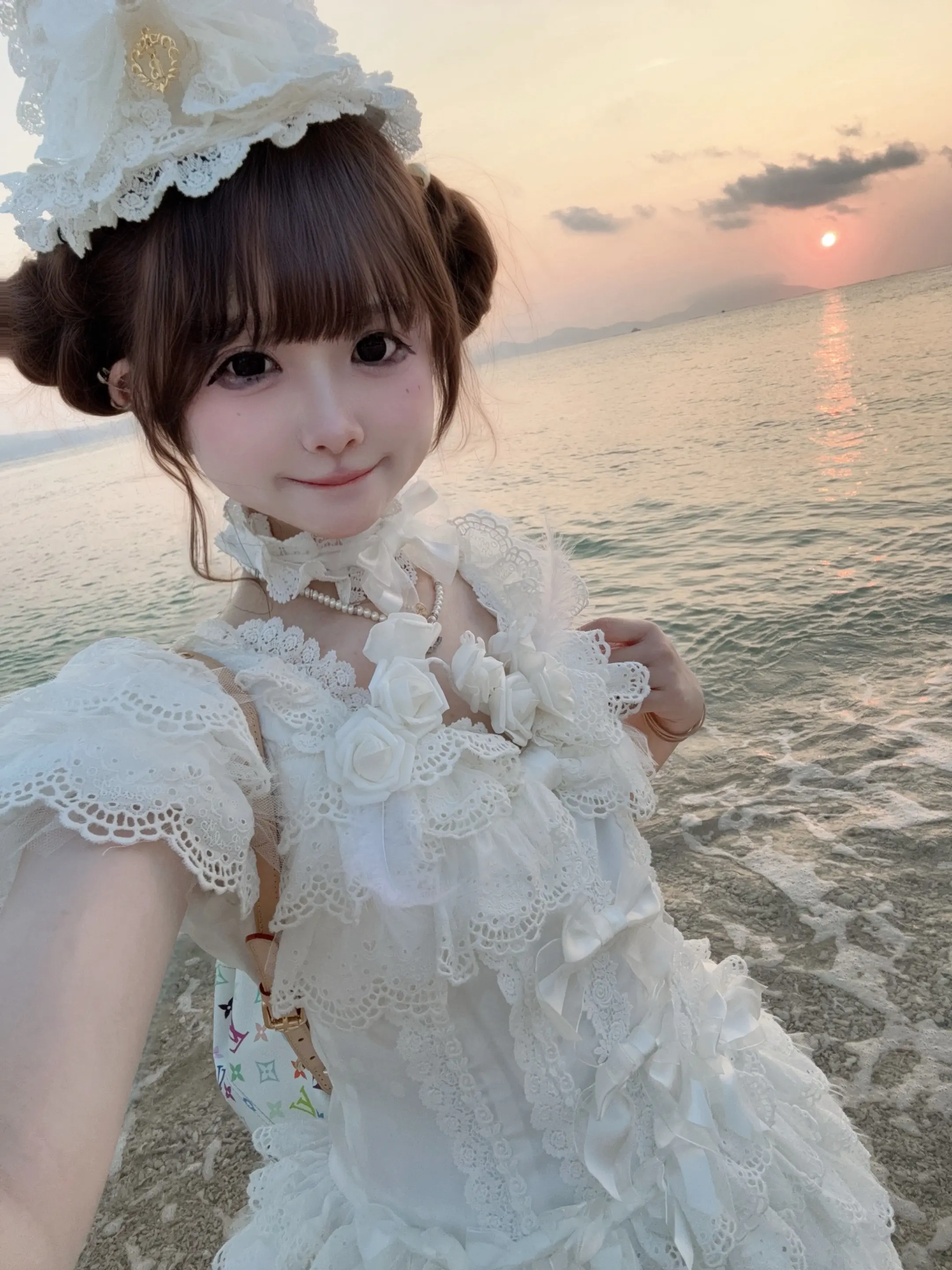 我特别喜欢咬你手指 手臂脖子我都尝试了 你皱着眉说好痛其实我想对你说如...