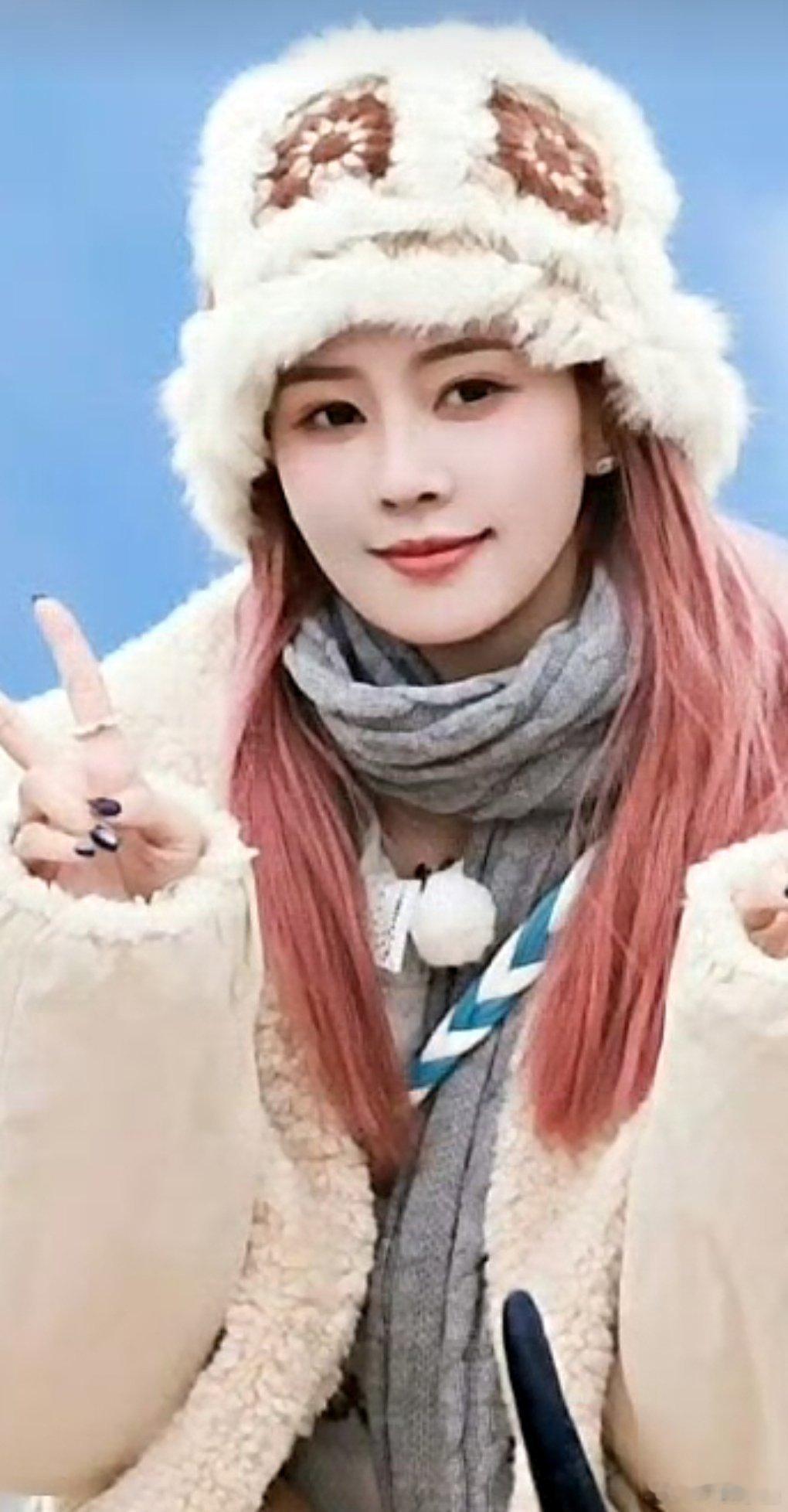 之前加购了这个帽子蓝色款现在都劝退了P无暇了但好肃好不善的脸和眼 