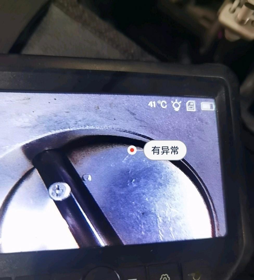 作为一个汽车小白，不懂就问，这是节气门重度积碳吗？ 倨能聊