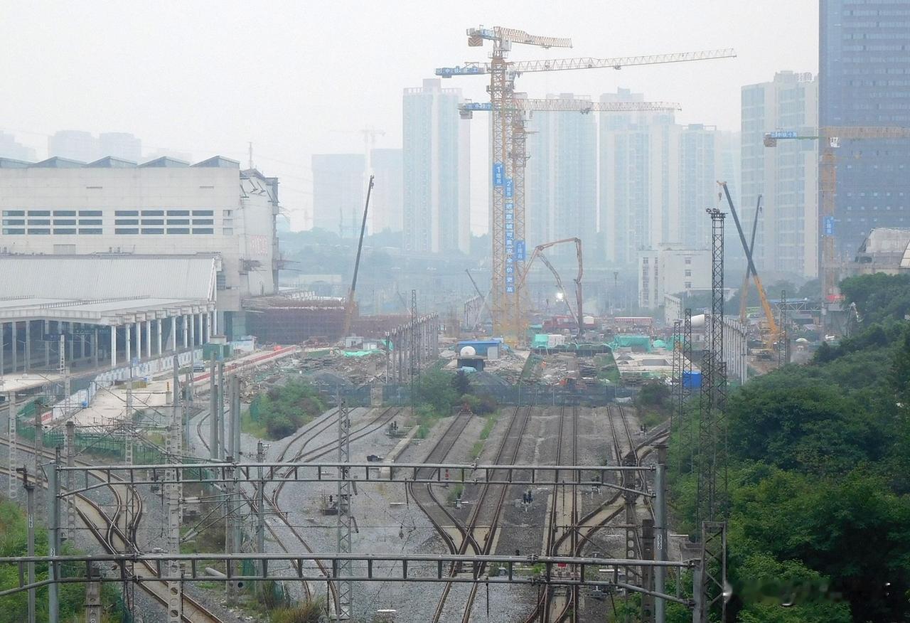 六年前重庆北站南广场（渝怀场）改造重建时的图片。2019年7月停用开始改造重建，