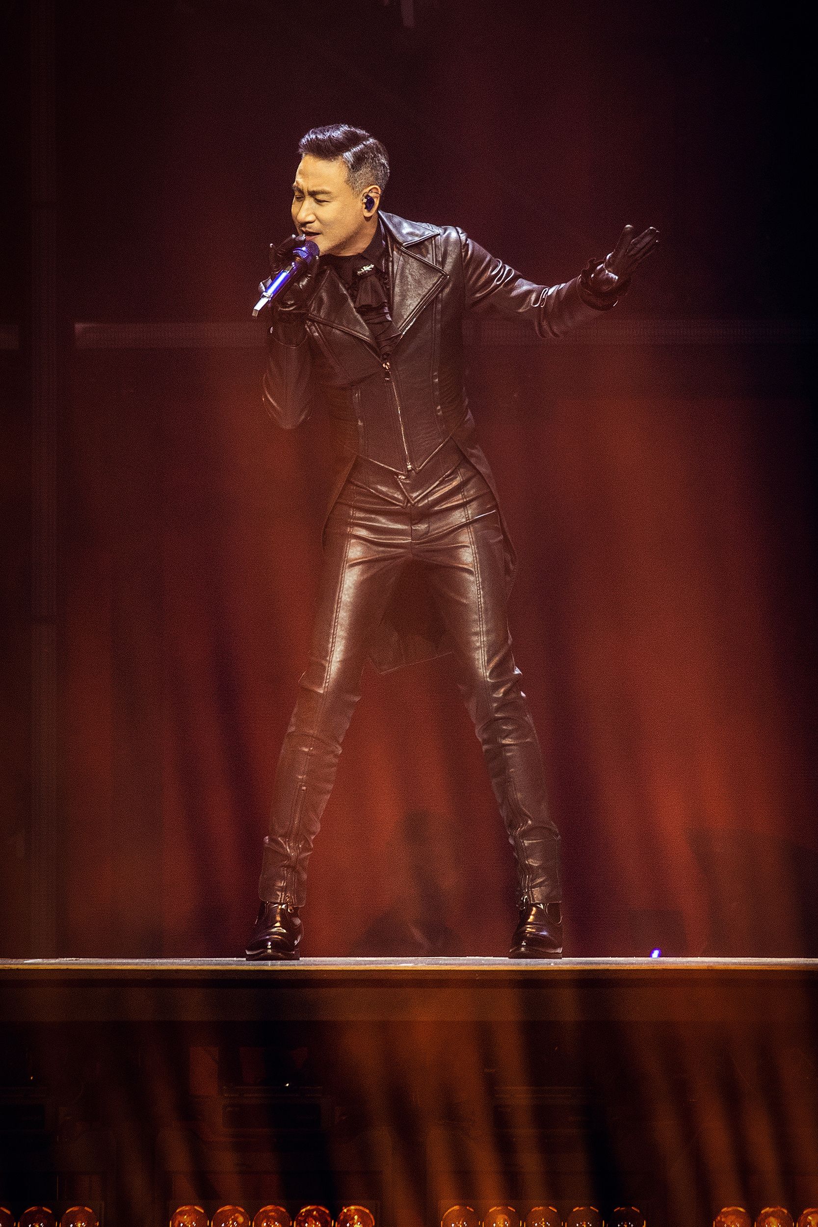 #张学友巡演终于又轮到重庆了##张学友时隔8年再来重庆开演唱会# 重庆的歌迷朋友