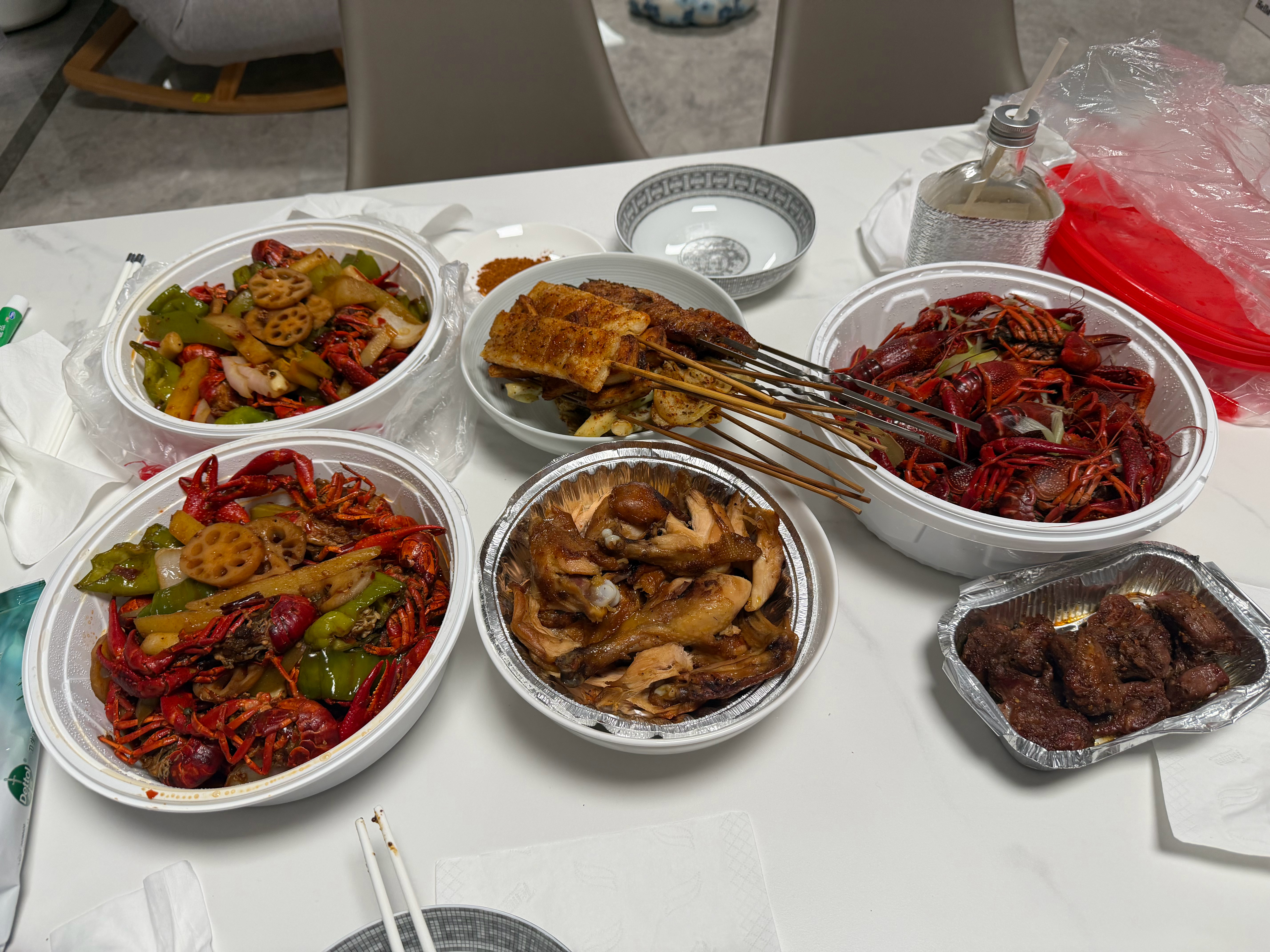 又即将八月 上海又热闹起来了 