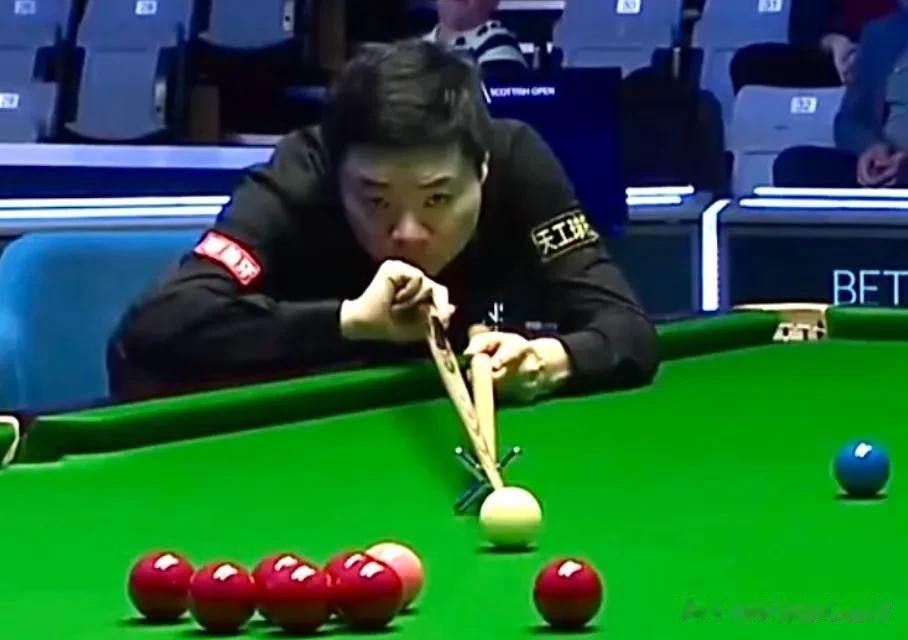 丁俊晖赢取两连胜，单杆过百，4-1轻取肯德里克，挺进苏格兰公开赛32强！
 

