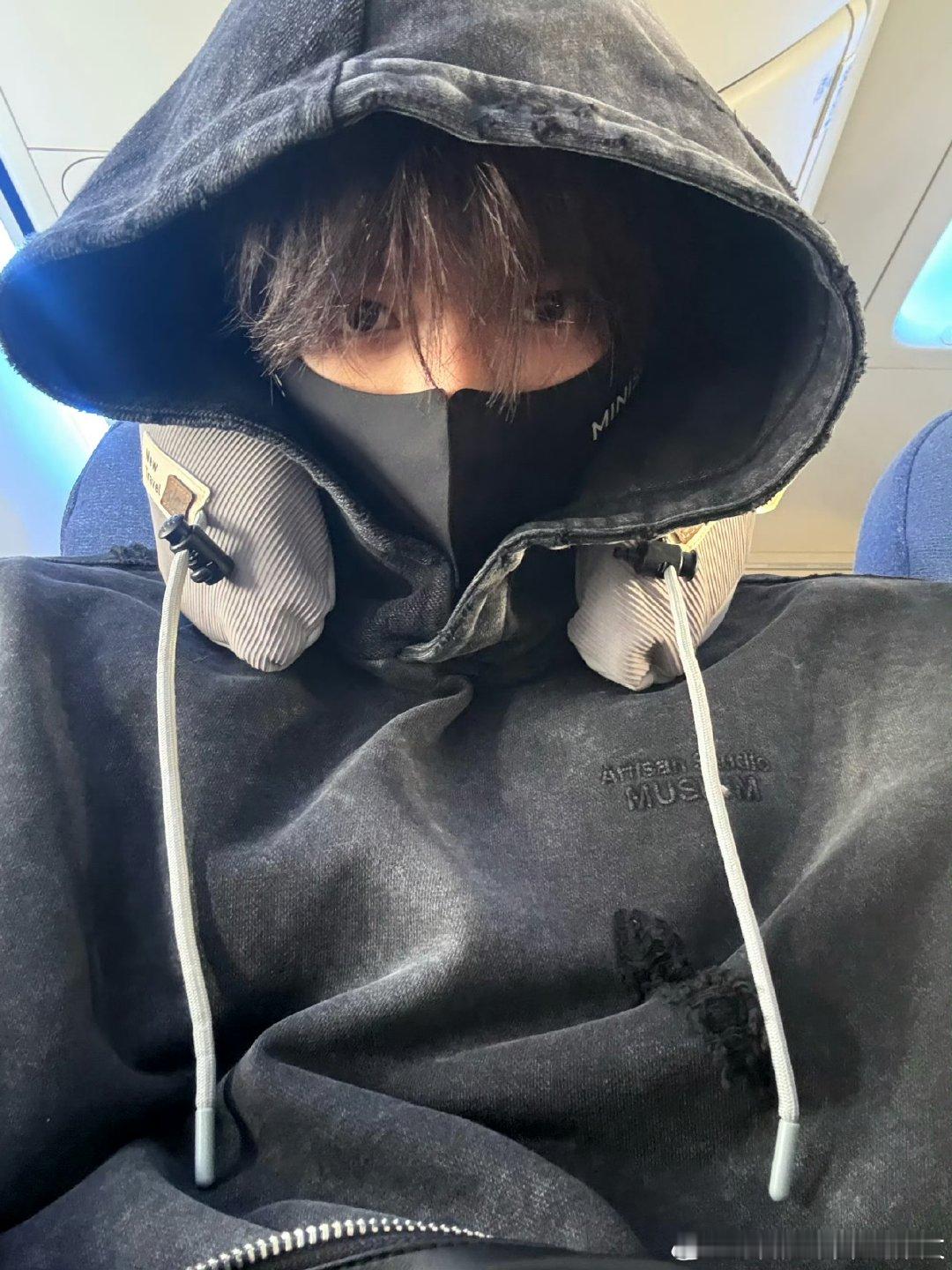 刘耀文发自拍照刘耀文来了刘耀文发自拍照，好帅 