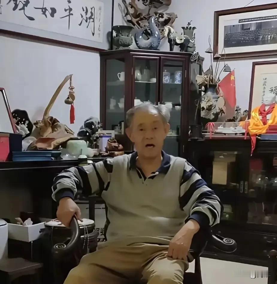 南京博物院前院长徐湖平又出来发声了，只是他犯了和前段时间被罗永浩暴锤的西贝贾老板