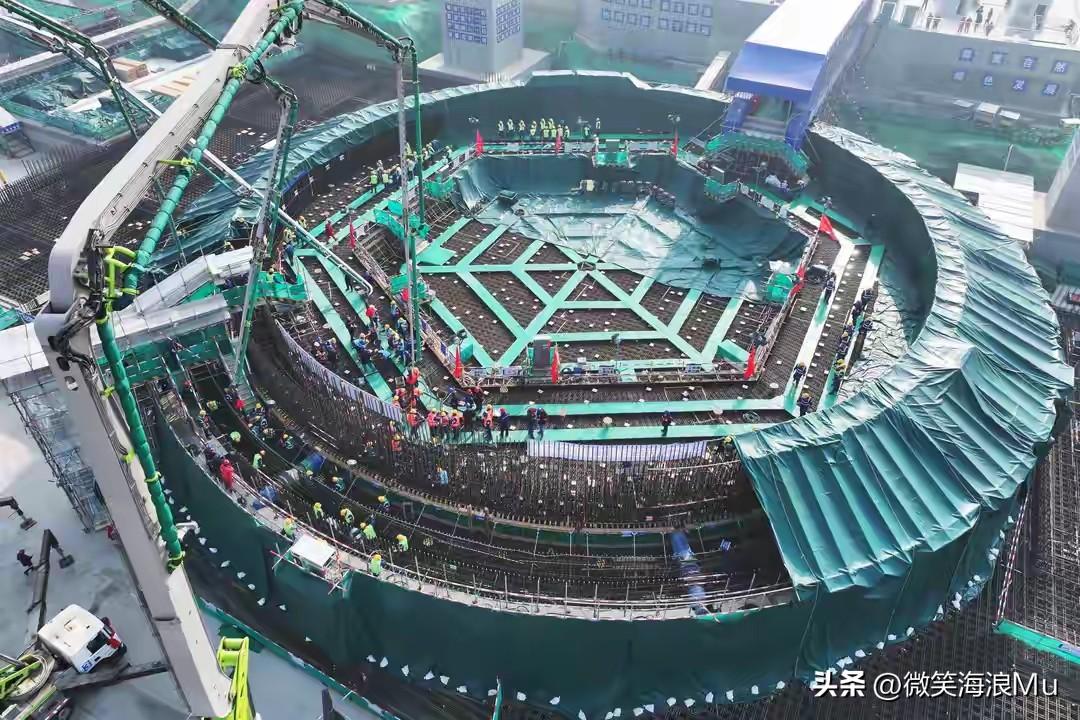 建设中的核电站，这是位于中国地理最北端的辽宁徐大堡核电站。
由中核辽宁核电有限公