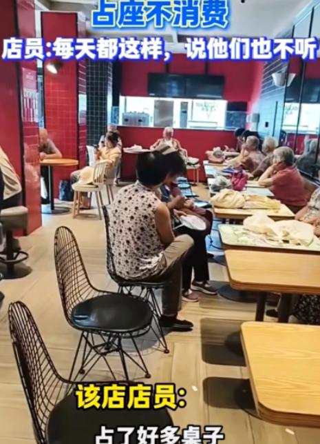 劝了不听，骂也不走，最后常州一家星巴克店员把空调关了，谁也别凉快！结果，大热天老