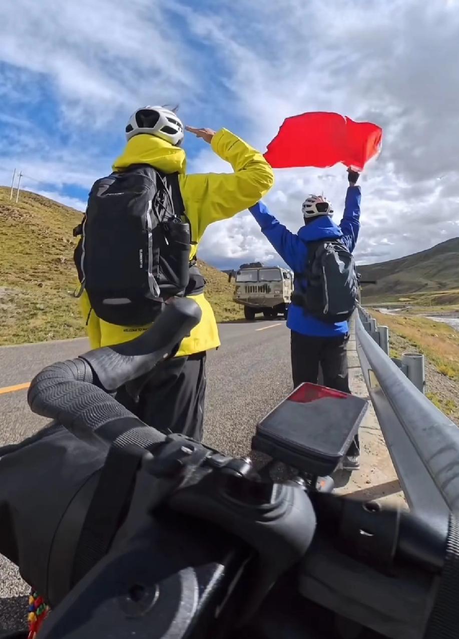 这份热情可以理解，但是一定要注意保密。不能乱拍任何军队相关的人员、设备、地址、文