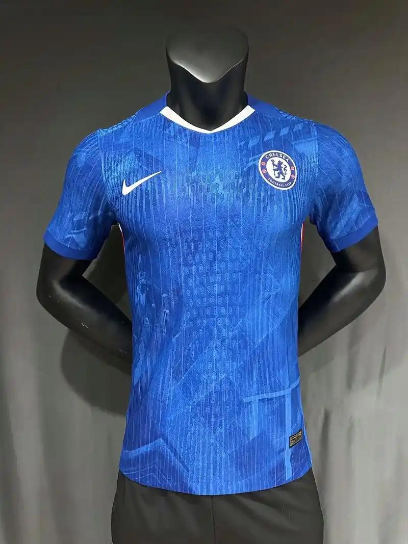 如今世界足坛没有胸前广告的球队真的非常少，切尔西的无胸前广告状态到底要延续到何时