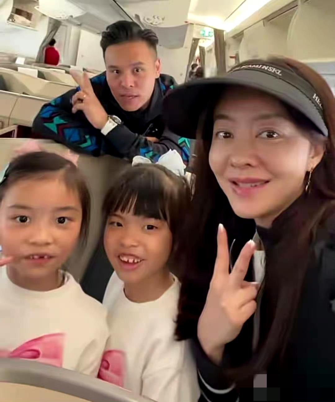 熊黛林带娃旅游，俩女儿可爱出镜，网友：妈妈颜值还是天花板

熊黛林一家四口出游的