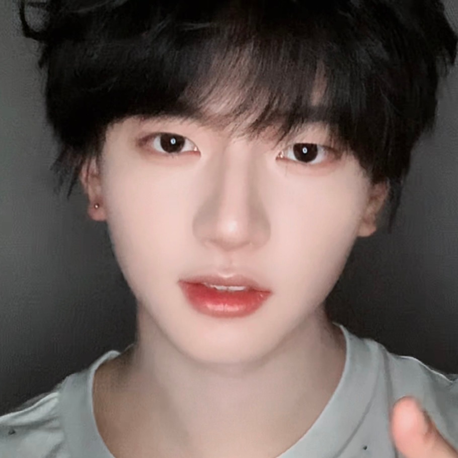 打了耳洞的耳垂红肿的好明显 公主体质[女孩儿]🥹 ​​​