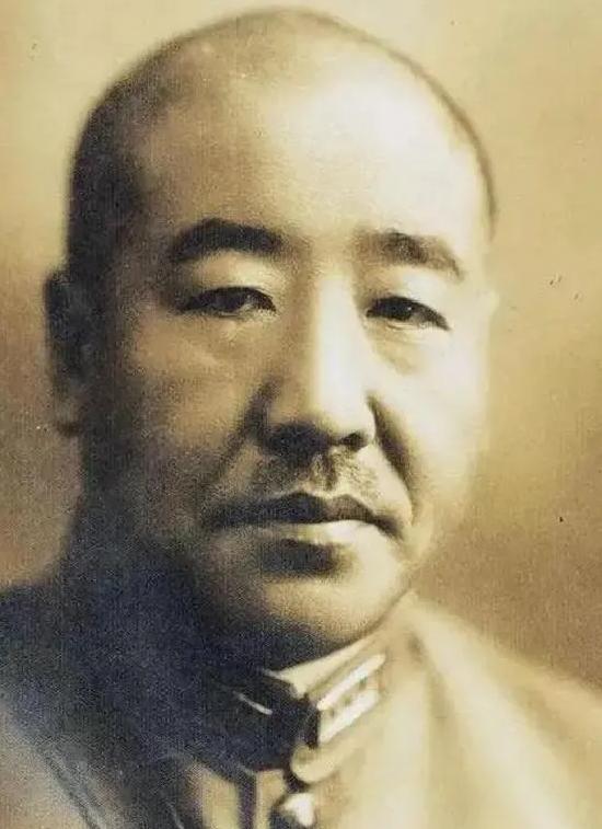 1943年，国军上将庞炳勋藏身的山洞被日军包围，在卫队战死，少将高参邵恩三自杀后