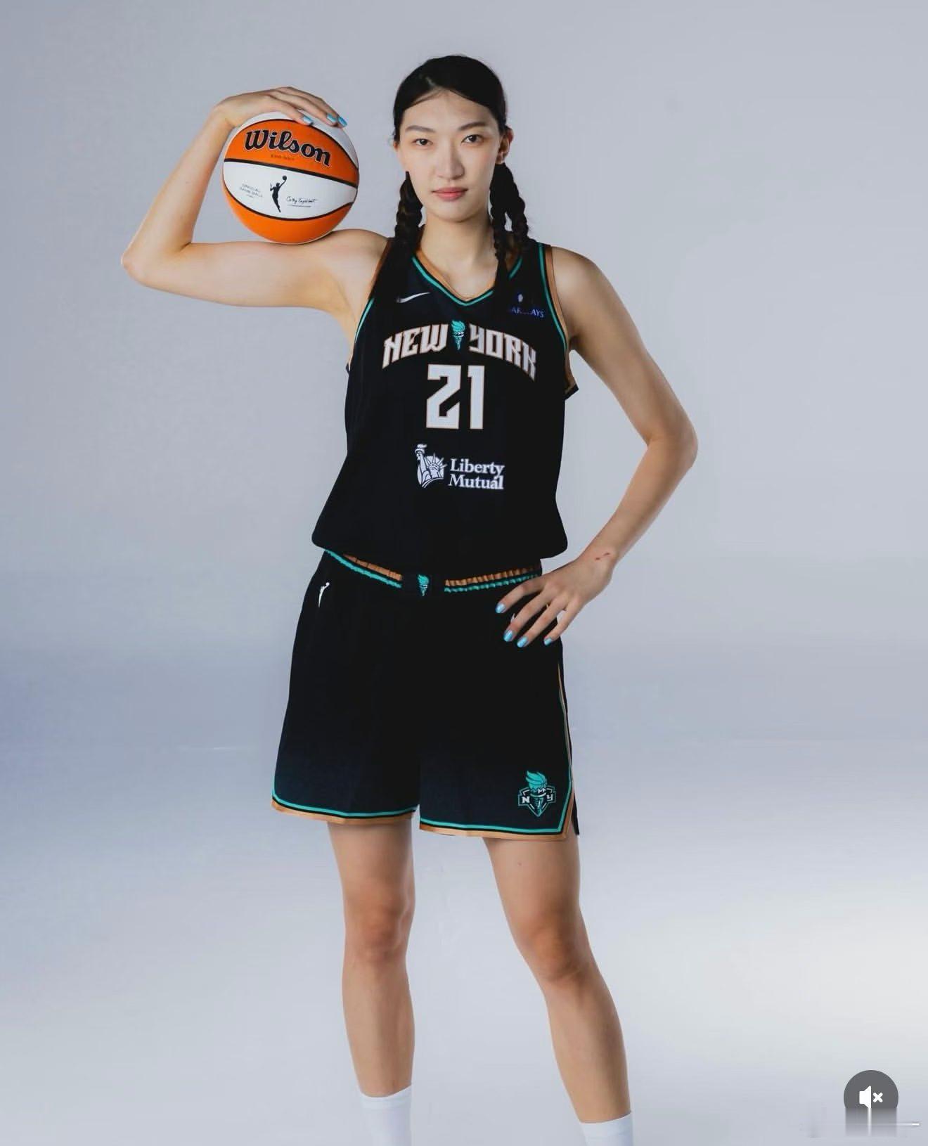 韩旭正式签约纽约自由人 恭喜小强旭，强势回归！今天，WNBA纽约自由人队公布新赛