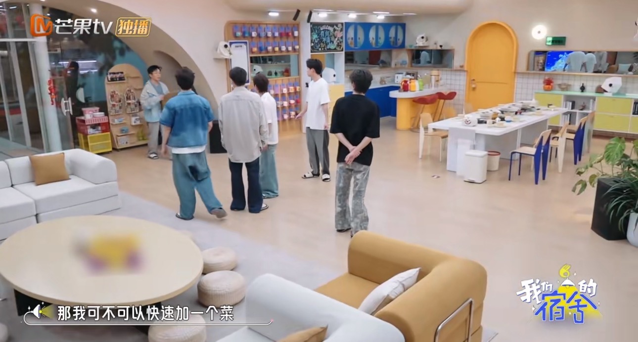 王安宇不吃水里的所以只吃鸭头王安宇：鸭子的下半身在水里，但鸭头不是，所以能吃鸭头