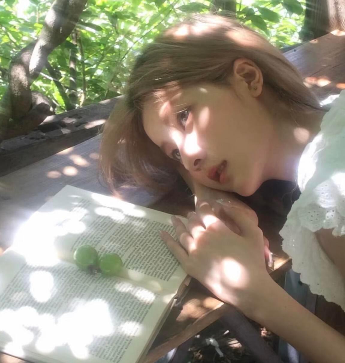 𝑾𝒆𝑪𝒉𝒂𝒕｜质感女头｜ins风头像｜经典款｜耐看型｜无水印｜高级感