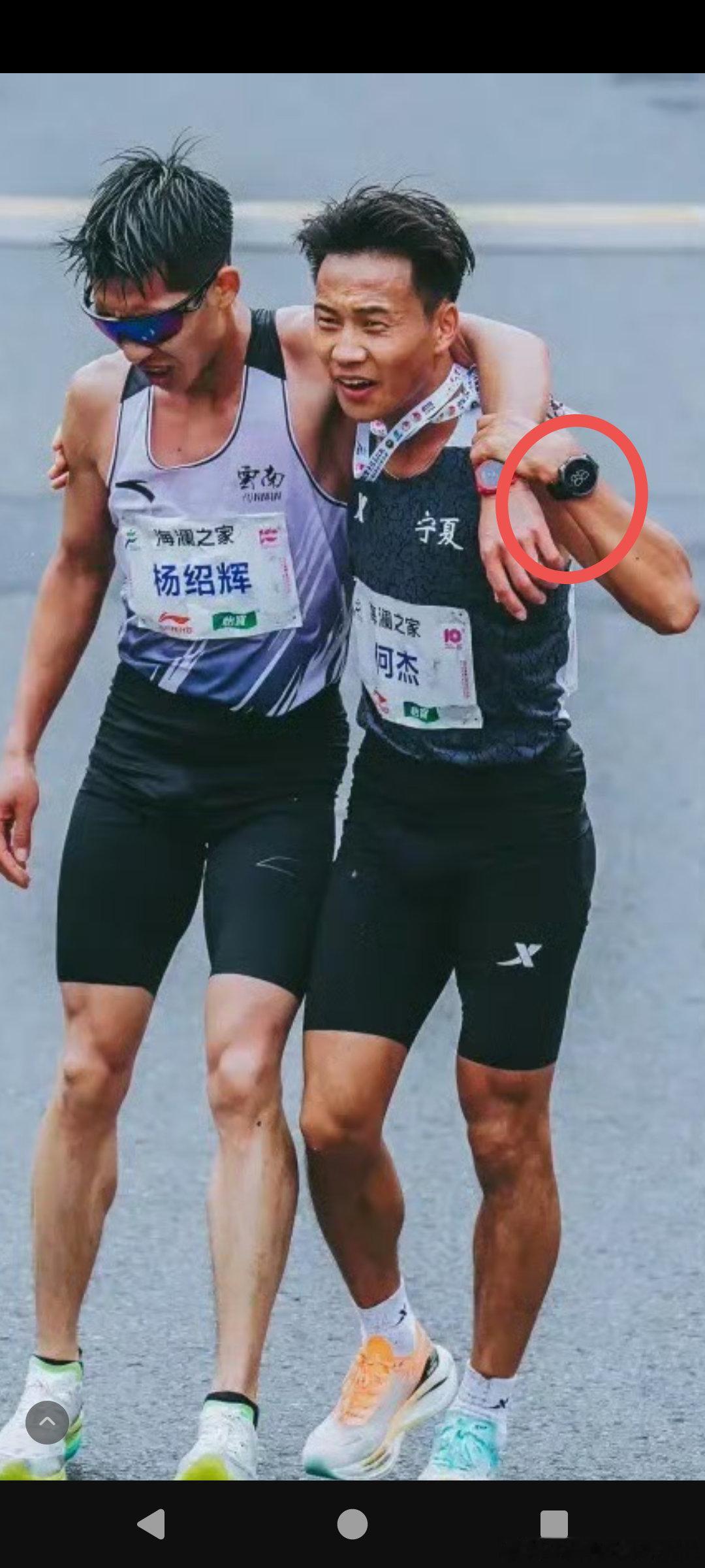 #中国马拉松进入206时代##何杰打破全国马拉松纪录# 太给力了！他佩戴的是 O