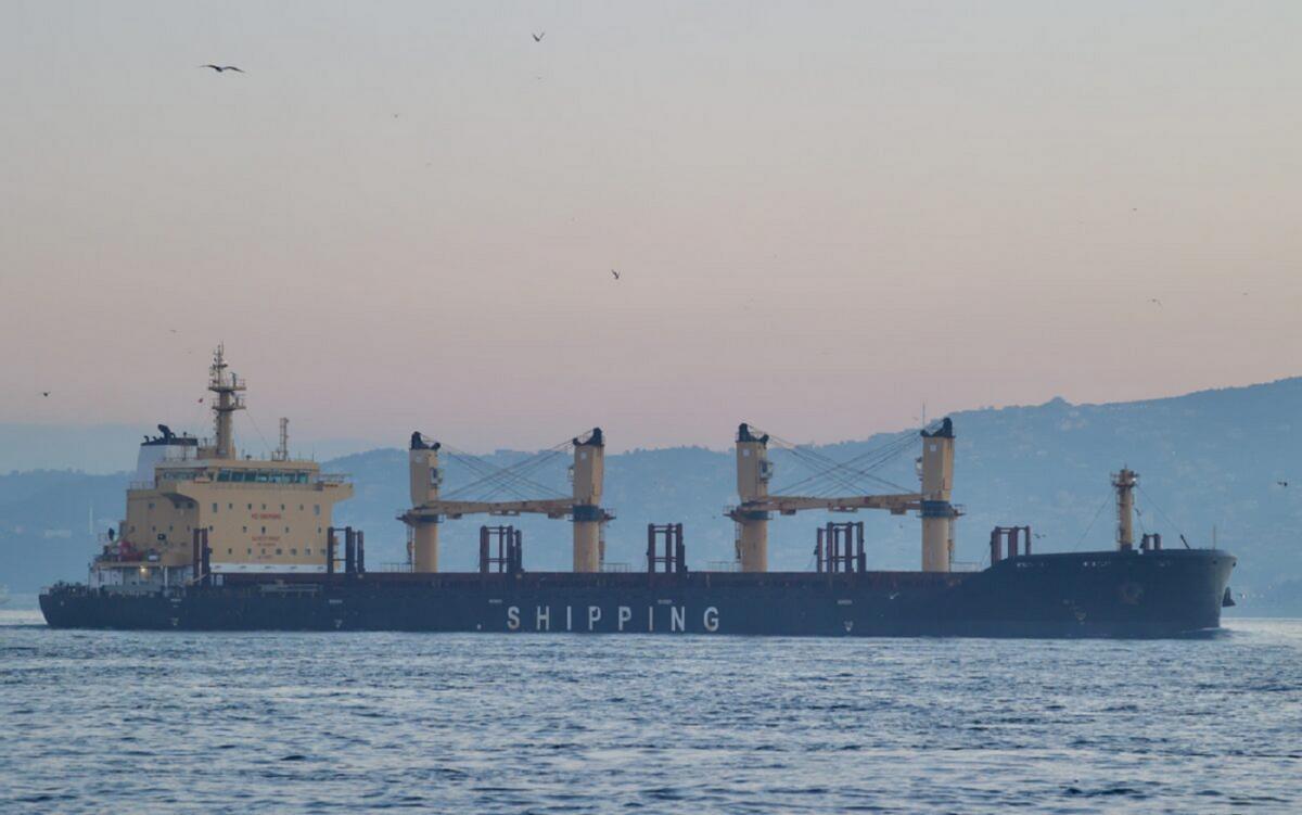 不少人看到俄罗斯暂停给伊朗运粮，张口就说 “盟友背叛”。我劝大家冷静点，这事跟义