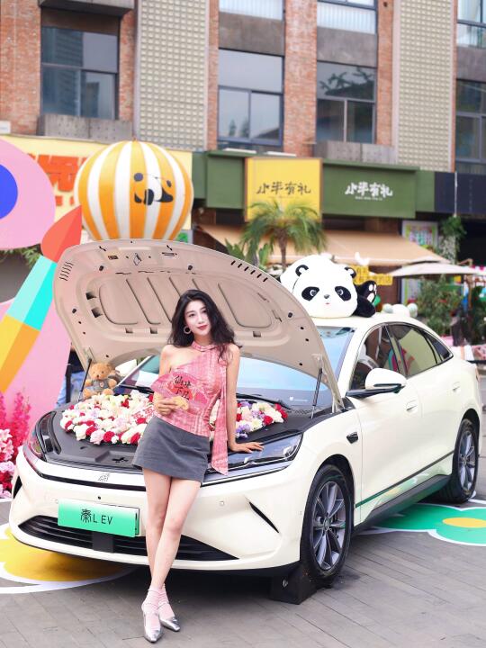 Color一夏  炫彩多巴胺🚘拉满了“秦”绪价值