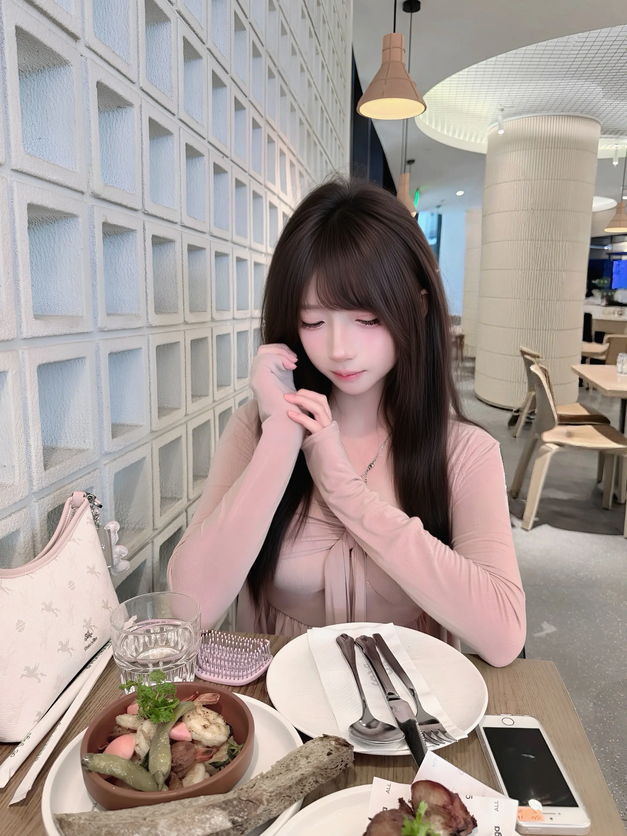 如果我留着泪亲哥哥，哥哥会觉得我在勾引还是觉得我受委屈了？