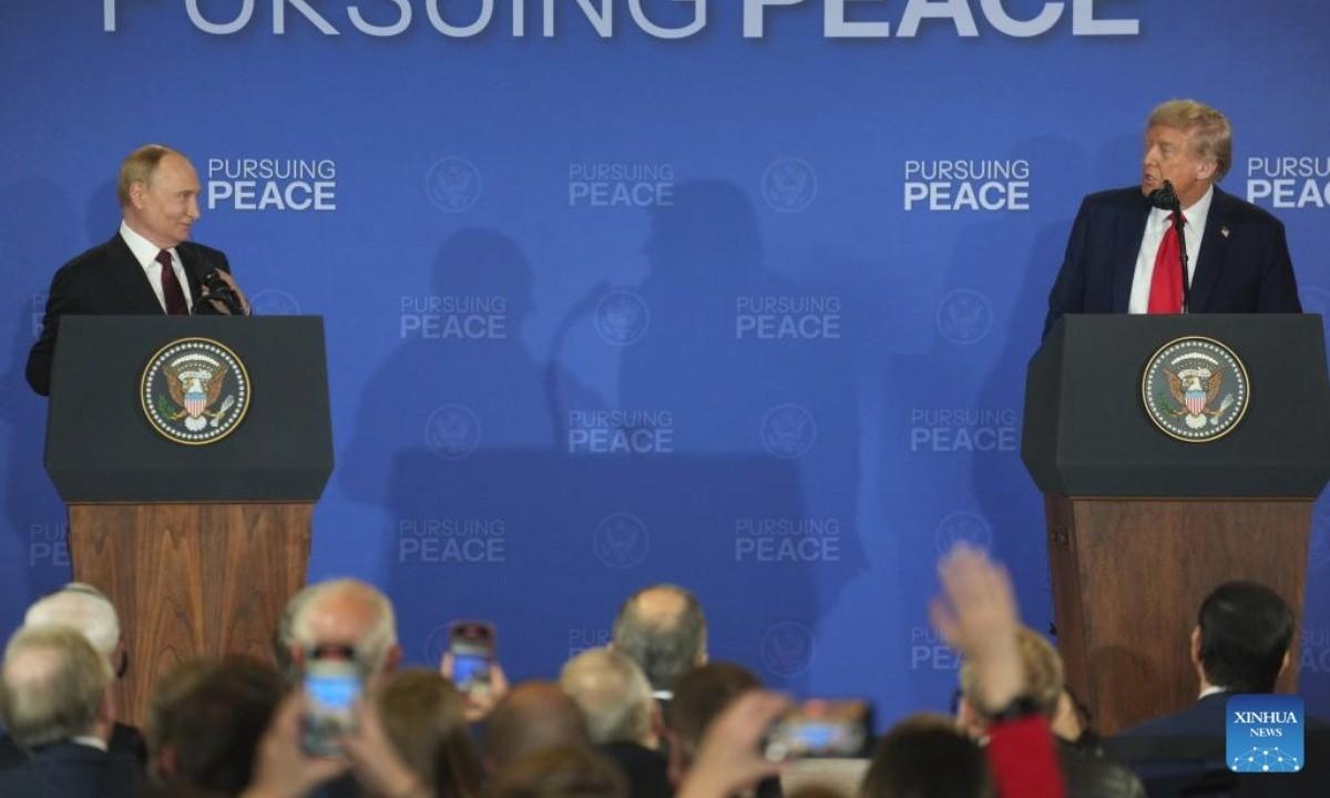 美国人的内斗挺有意思，前众议长佩洛西质疑，普京手里可能握着特朗普某种把柄，这就是