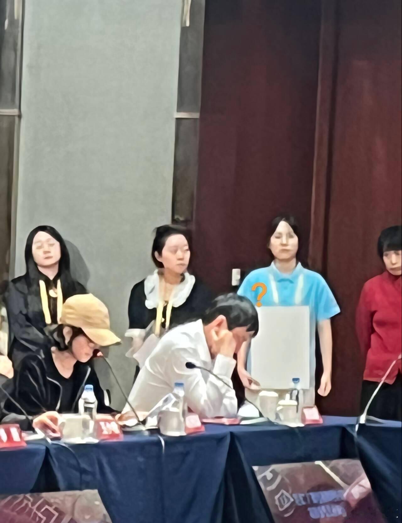赵丽颖前两天才给河北视协写了又红又正的小作文，今天又得开会#赵丽颖雷佳音没睡醒就