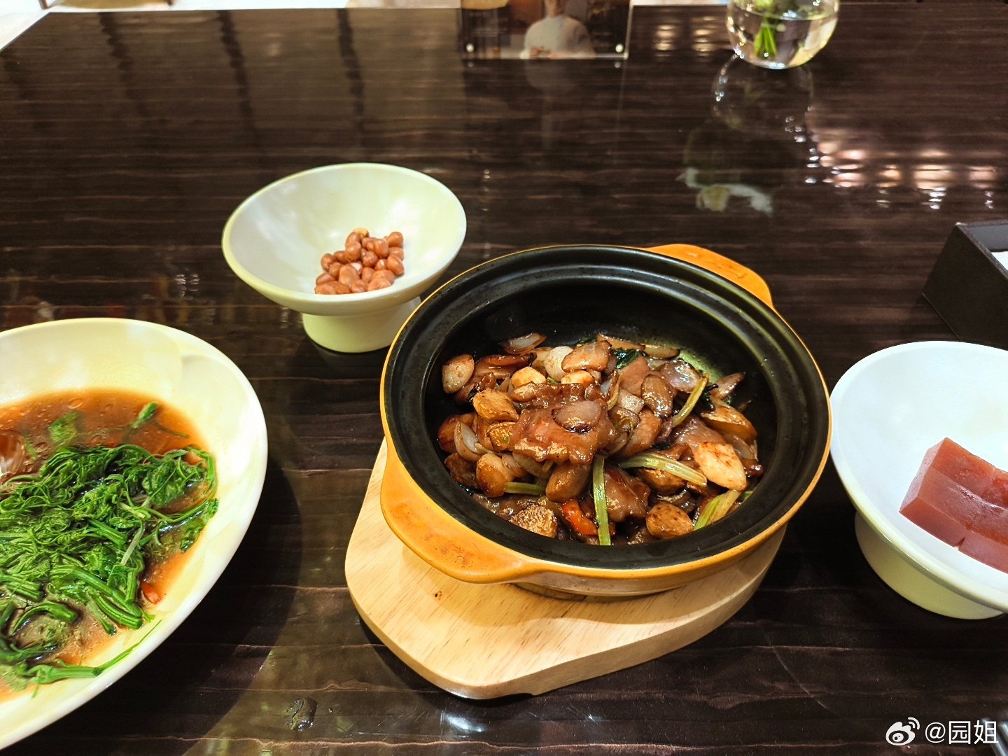 今天咱们也是吃上了细糠，点了一份168的炖牛肉。味道确实不错[色] ​​​