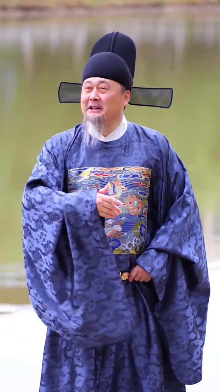 人生小满胜万全。人生最好的状态莫过于小满留白，花未全开，月未圆，适度丰盈才是圆满