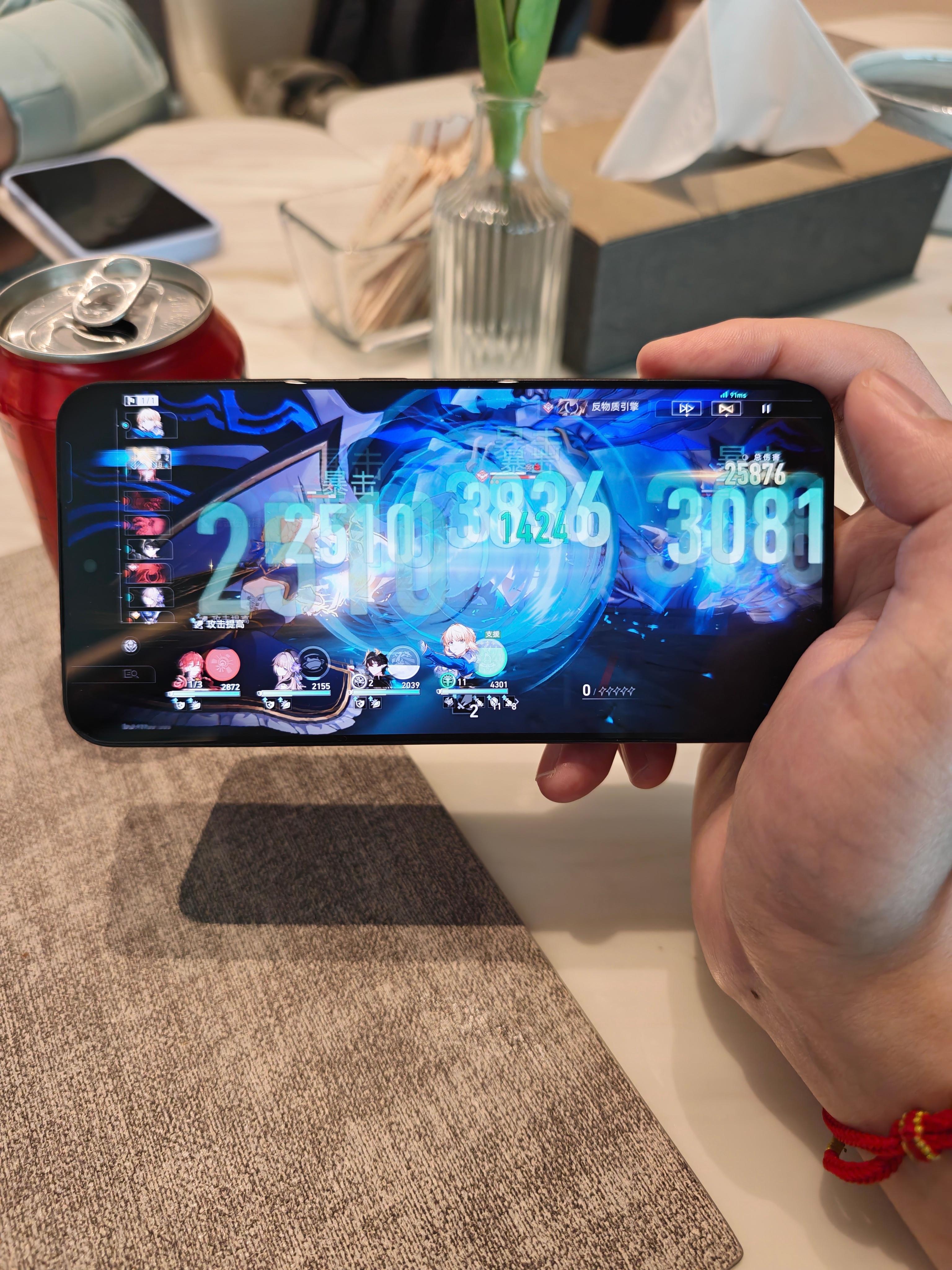 早到机场，用荣耀WIN玩会儿星穹铁道，流畅度拉满今天买的朋友应该陆续都收到机器了