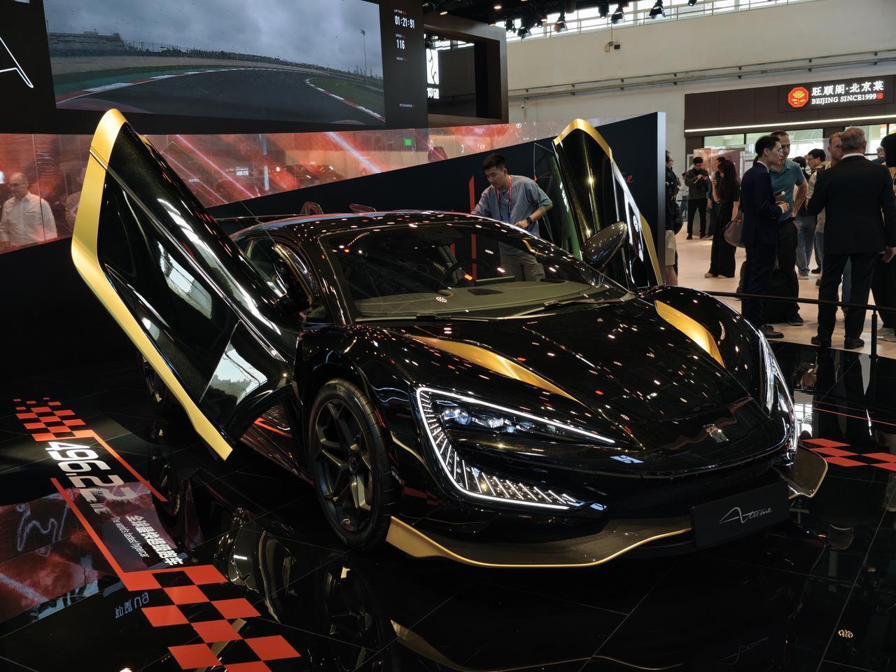 在北京车展，全球第一台按照量产标准打造的仰望U9 Xtreme“破晓时刻”亮相。