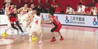 中国男篮反超日本纵使环境多么凶险恶劣，大秋依然稳若泰山，攻防两端建功，真是劳模?