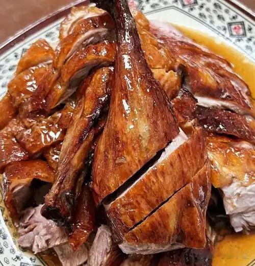 欧盟对中国鸭子"宣战"，这操作是真的绷不住了
欧盟出手了，目标是——鸭子。
不是