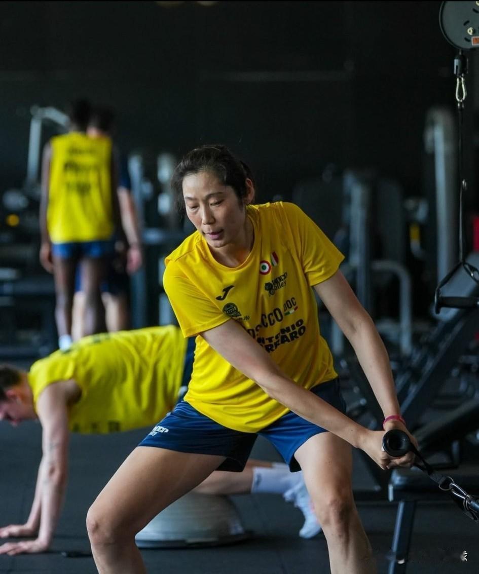 朱婷跟随科内已抵达巴西！
经过短暂调整后，又投入到紧张训练。
小组赛首秀第一场：