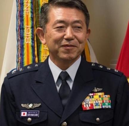 为什么咱们制裁了岩崎茂后，日本的态度就直接软下来了？原因很简单，因为这位被冻结的