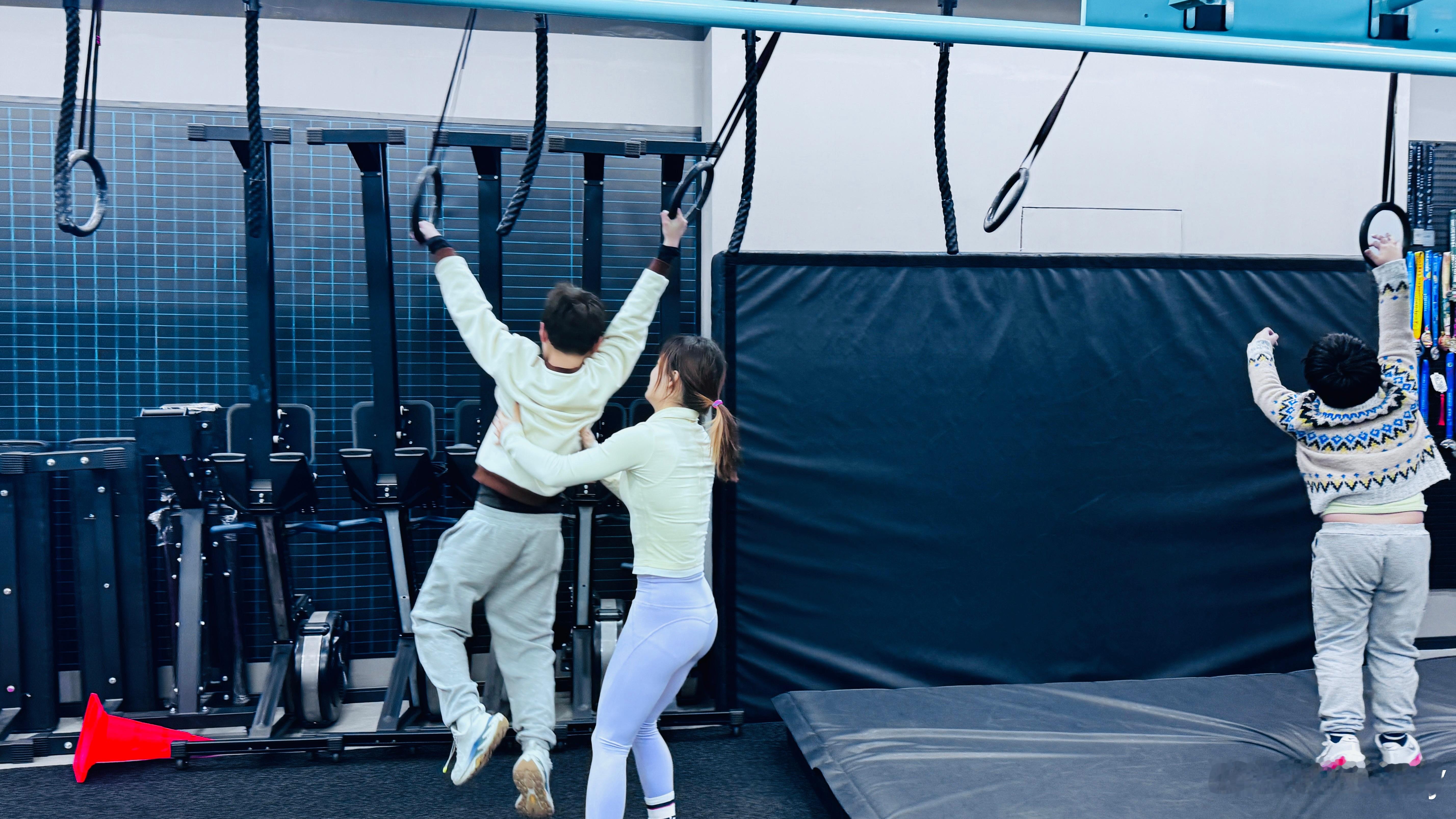 放假虐娃日，没必要追求太多技术和细节上的提升，就多些项目，让孩子在不排斥各项运动