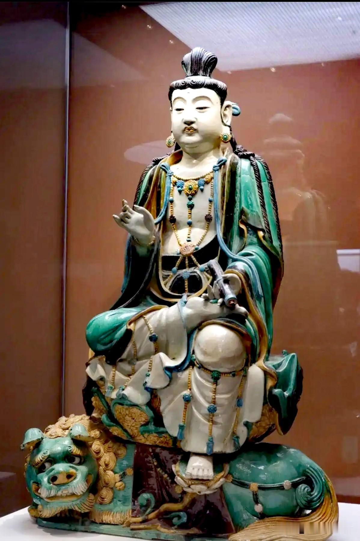 不输唐三彩！明代素三彩文殊菩萨，美得自带禅意
 
大家熟知唐三彩，却常常忽略明代