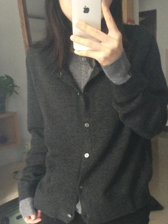 还是喜欢灰色毛衣～