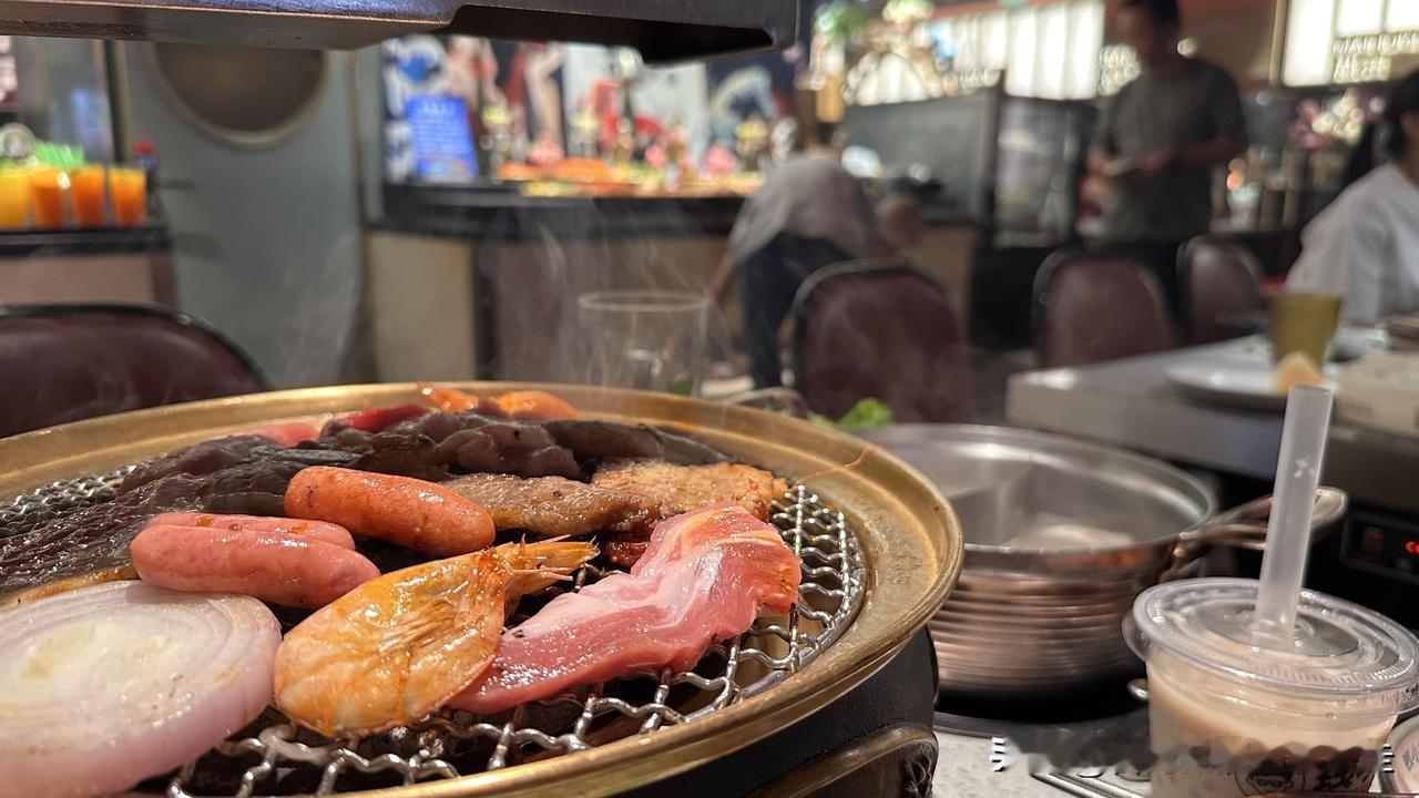 台北人在苏州，周日午餐、一个人去附近商场吃海鲜烧烤自助，百元出头的花费，却吃到我