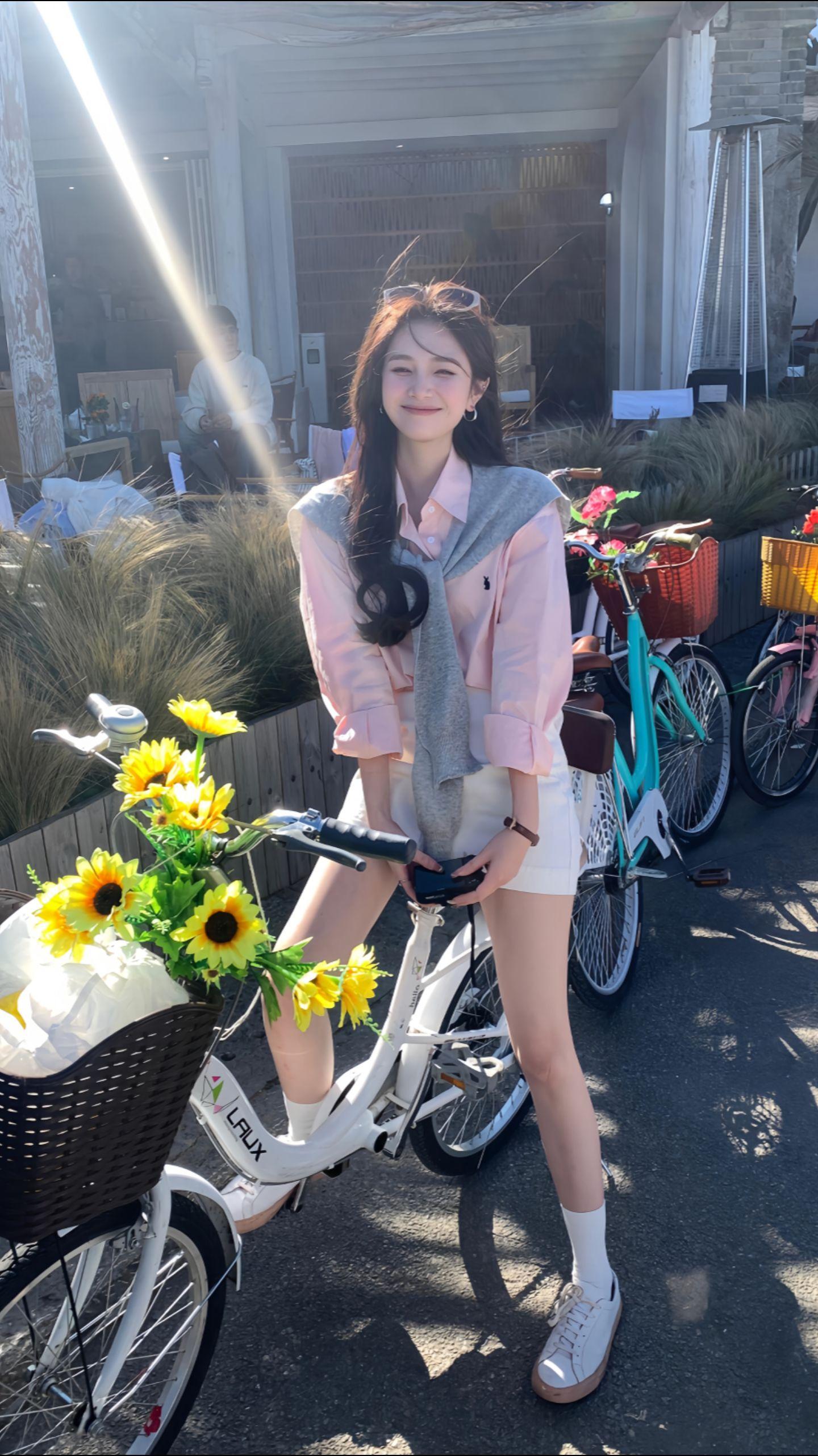 春夏的好多漂亮衣服。