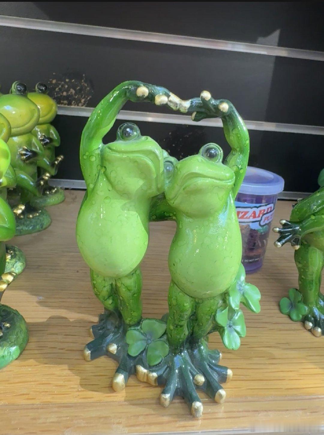 管乐为张小婉卡点庆生，张小婉也及时回复，双向的奔赴最动人！这样的友情真的太美好，