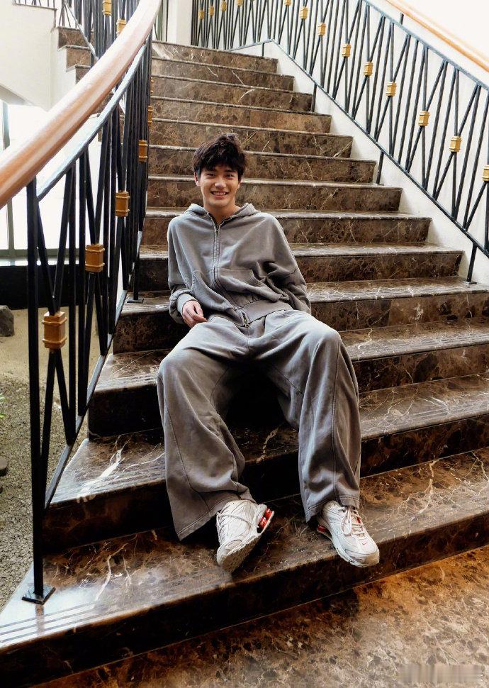 吴速玲晒儿女照片，都长这么大了！