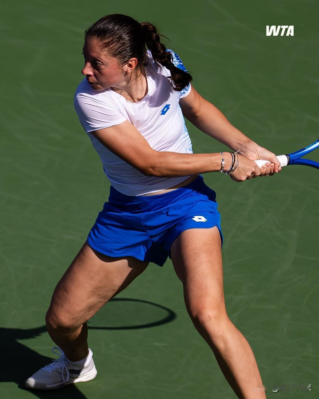 爆冷
头号种子莱巴金娜7-5/4-6/0-1鲁季奇之后退赛，无缘迪拜八强。
鲁季