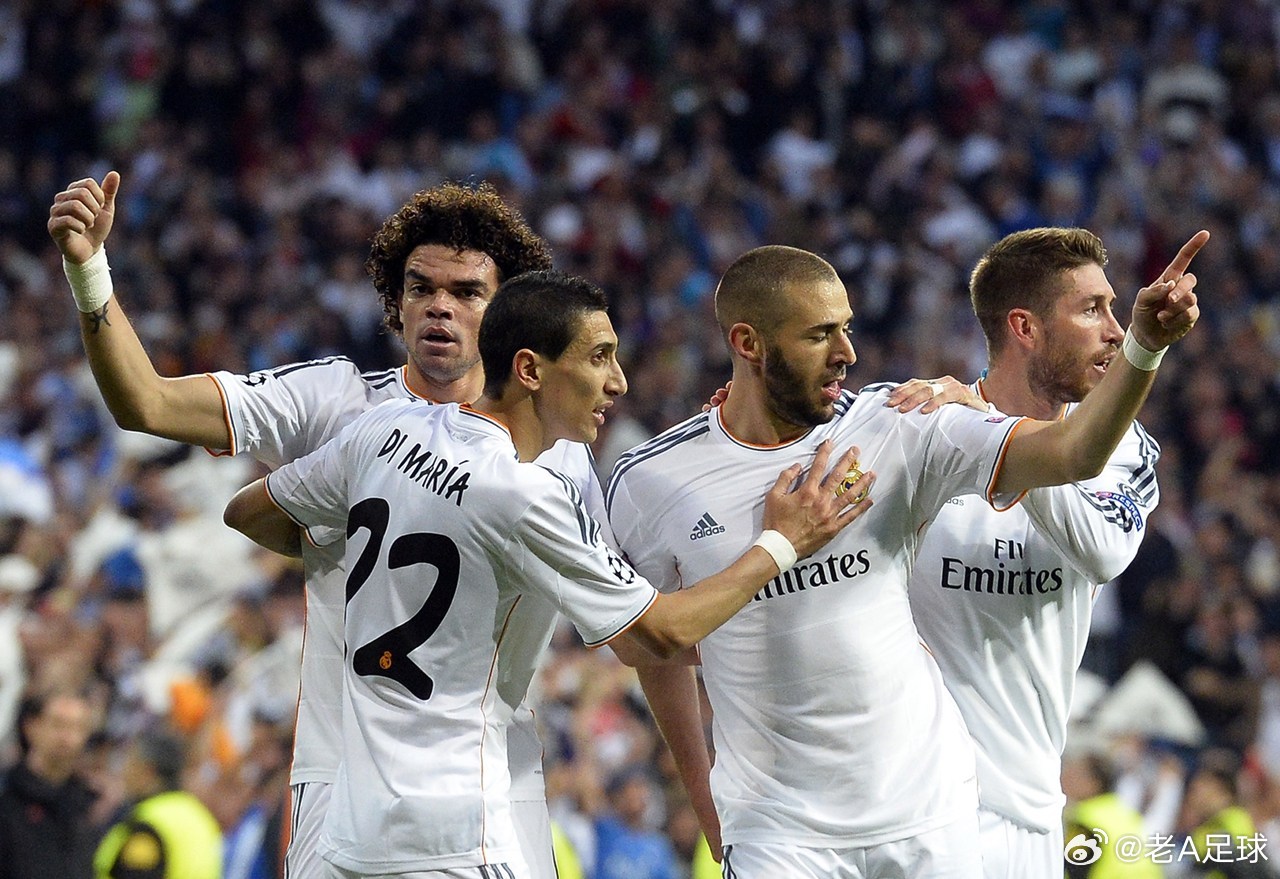 皇马两连败揪出真因！更衣室“玻璃心”成致命毒瘤皇马主场0-1不敌赫塔菲，遭遇西甲