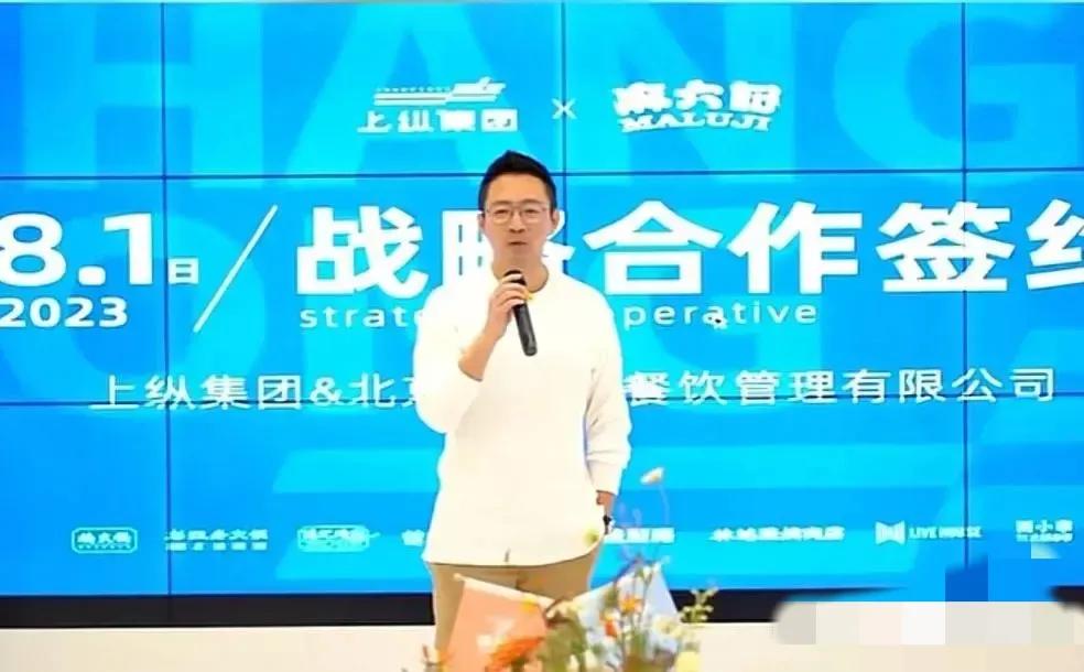记者问王思聪：“你如今最羡慕谁？”   “汪小菲啊，中年得粉的他快成霸道总裁了。