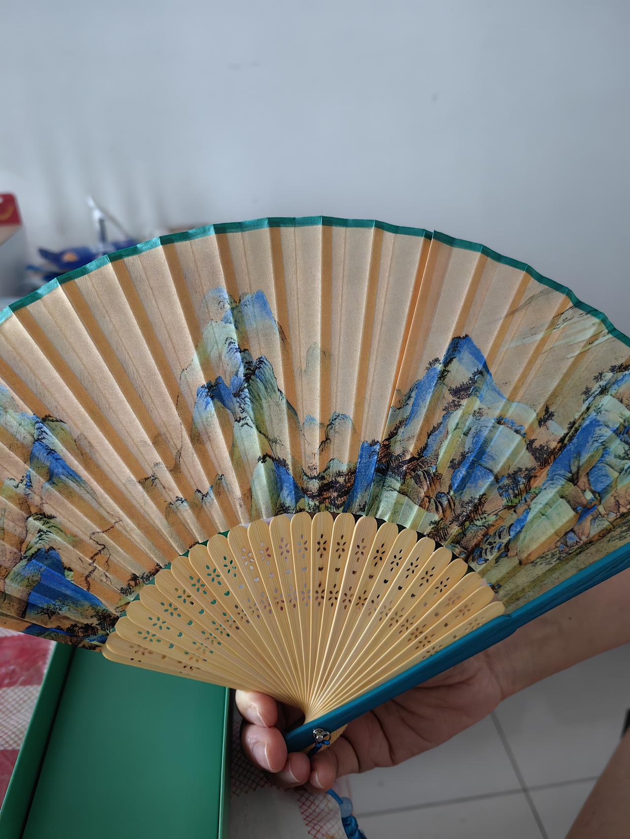 故宫文创开箱！千里江山图，淡淡檀木香，一把折扇承载了故宫的深情！故宫文创首饰 故