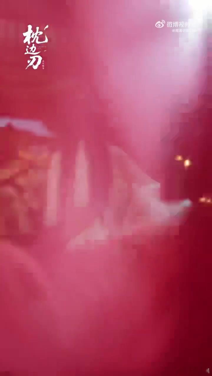 听完黄龄的歌想替女主递刀 黄龄的声音辨识度也太高了吧💥！独特又有张力，配上《枕