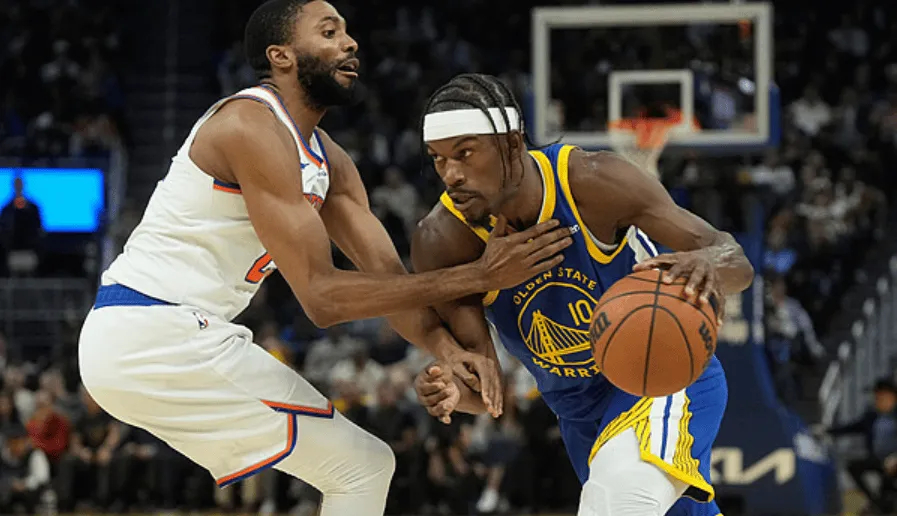 网页链接勇士126-113击败尼克斯。赛后勇士球员斯蒂芬-库里接受了记者采访。记