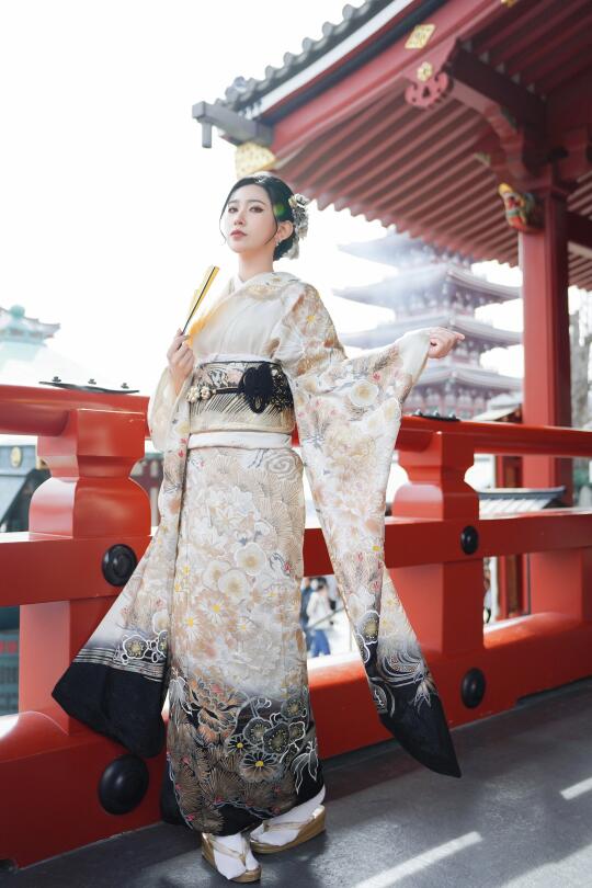 樱花季白金振袖席卷日本🌸👘