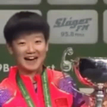 孙颖莎又坐上了心心念念的摇摇车宝宝开心就好