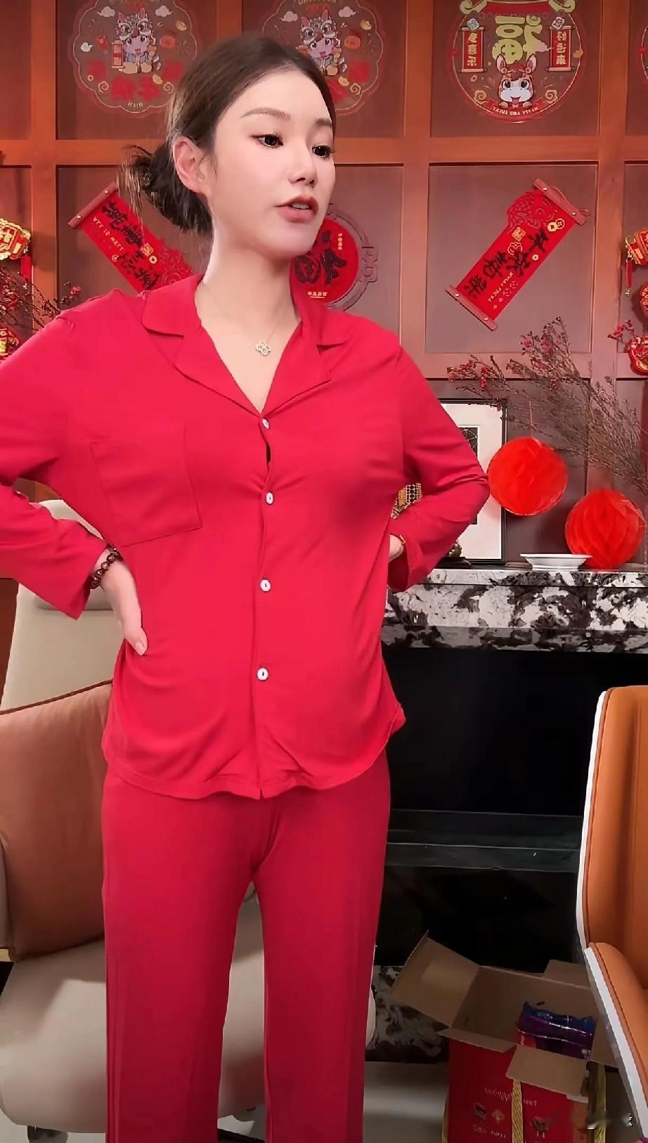 大S离开快一周年了，汪徐两家日子过得截然不同。

汪家人丁兴旺，开启新生活。汪家