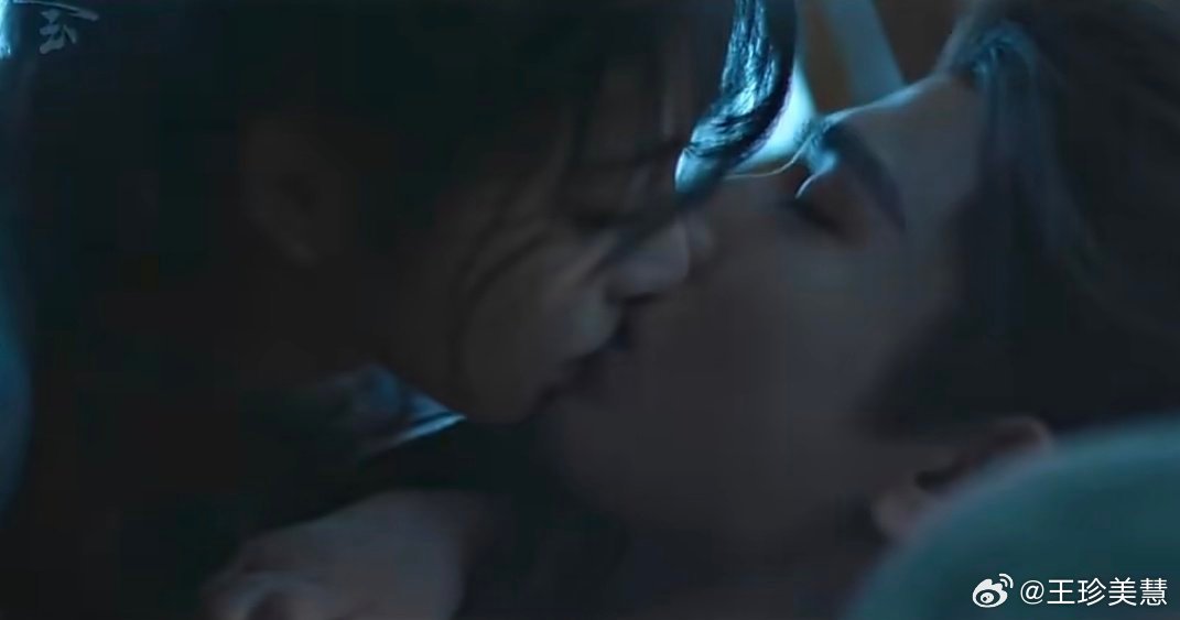 田曦薇趴在张凌赫身上亲这谁看了谁不迷糊啊做梦都不敢想的剧情哈哈哈哈哈哈